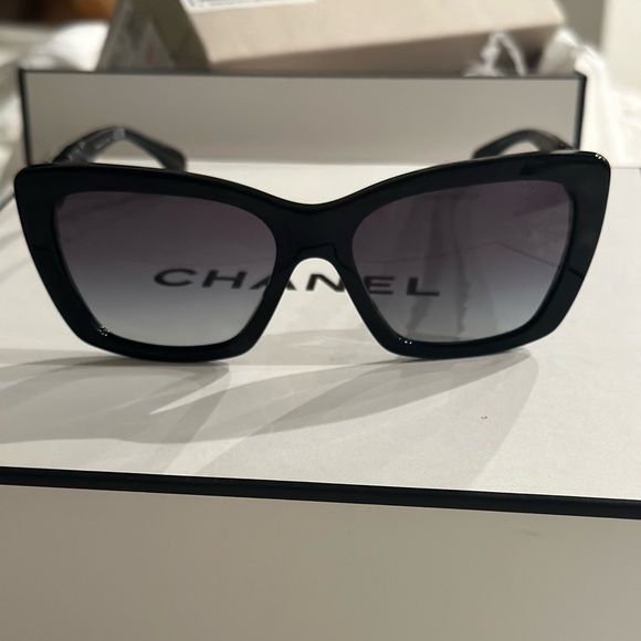 Brand new Chanel sunglasses - Picture 1 of 8